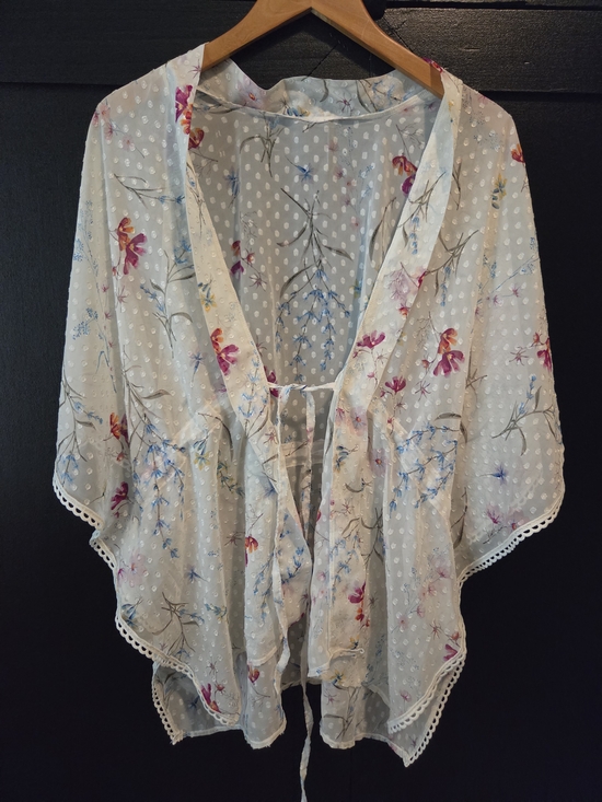 Time and Tru Tops - Women's Time and Tru Cream Sheer Kimono with Pink and Blue Flowers ~ One Size